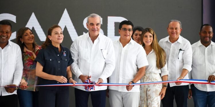 Abinader y Fellito entregan saneamiento cañada Los Girasoles; 40 familias reciben viviendas