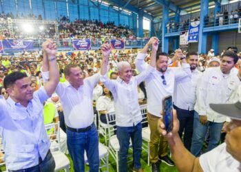 Ricardo de los Santos juramenta al sector construcción de Sánchez Ramírez en respaldo a Carolina Mejía