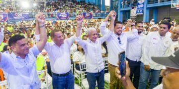 Ricardo de los Santos juramenta al sector construcción de Sánchez Ramírez en respaldo a Carolina Mejía