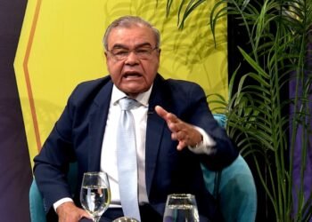 Senén Caba: «Las ARS son negocios, el Estado se las vendió a los bancos y un banquero decide si te puedes operar»