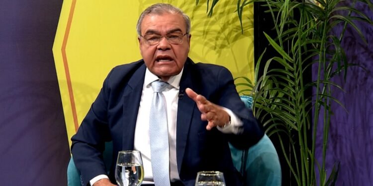 Senén Caba: «Las ARS son negocios, el Estado se las vendió a los bancos y un banquero decide si te puedes operar»