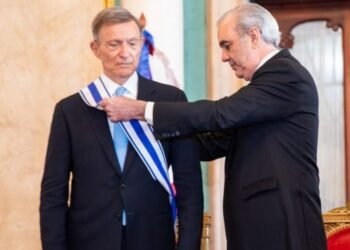 Abinader reconoce aportes de Roberto Álvarez a diplomacia