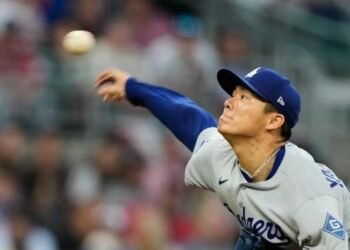 Yamamoto domina desde la lomita y Dodgers quedan a un triunfo de avanzar