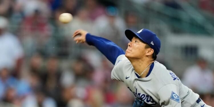 Yamamoto domina desde la lomita y Dodgers quedan a un triunfo de avanzar