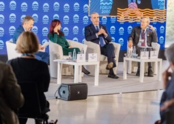 Abinader destaca en Praga los avances democráticos de la RD