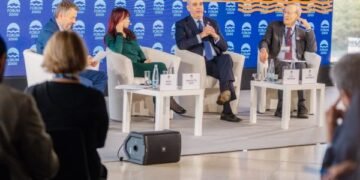 Abinader destaca en Praga los avances democráticos de la RD
