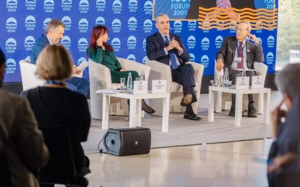 Abinader destaca en Praga los avances democráticos de la RD