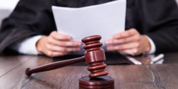 Condenan a tres hombres por falsificar documentos judiciales