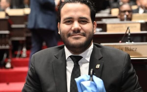 Proponen reforma que elevaría cotizaciones a seguridad social