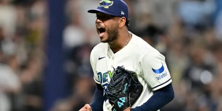 Rays avanzan a Serie Mundial; Freddy Peralta es electo el MVP