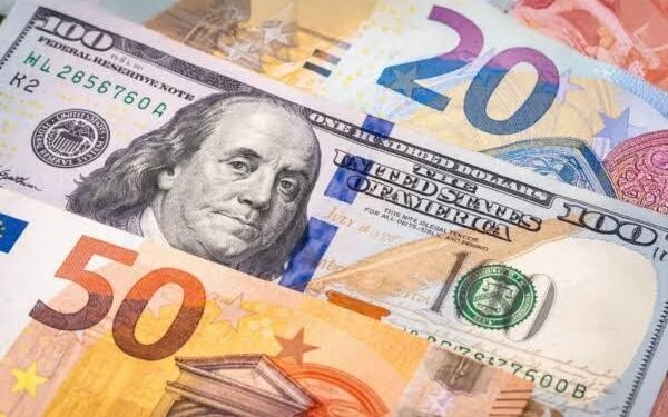 Dólar subió 5 cts. y era vendido a $60.90; el euro sigue a $70.27
