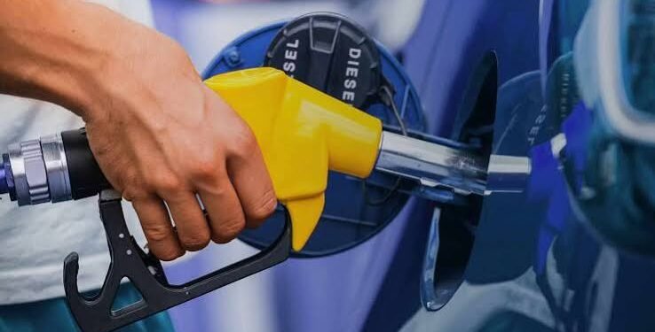 Congelan gasoil, gasolina regular y GLP; suben el óptimo y la premium